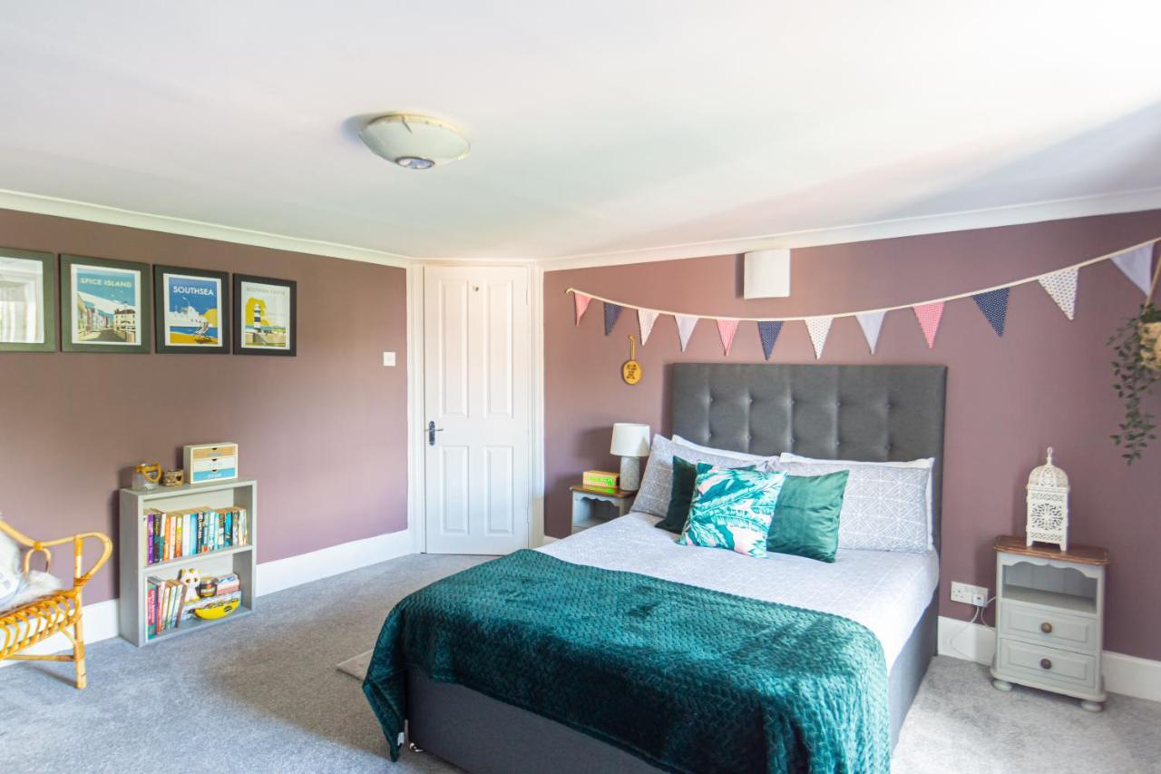 Spacious Split Level Flat In Great Location Portsmouth Exterior photo
