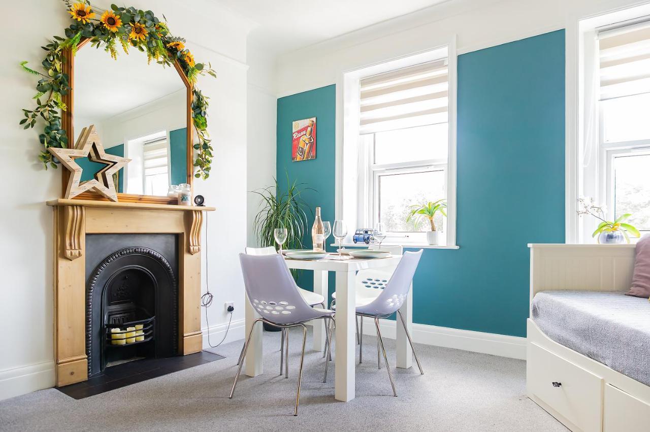 Spacious Split Level Flat In Great Location Portsmouth Exterior photo