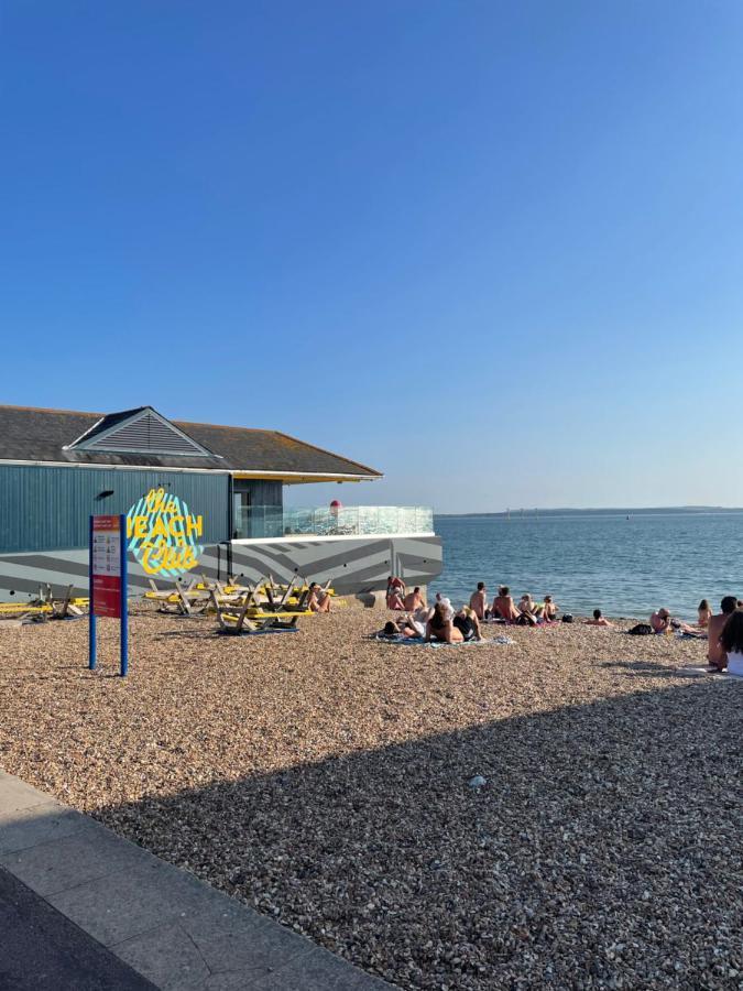 Spacious Split Level Flat In Great Location Portsmouth Exterior photo